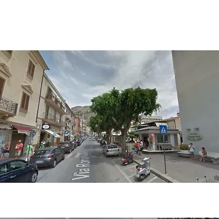 Charles * צ'פאלו